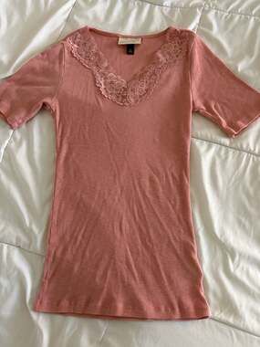 Universal Thread Women's Short Sleeve Ribbed Lace V-Neck T-Shirt Pink XS